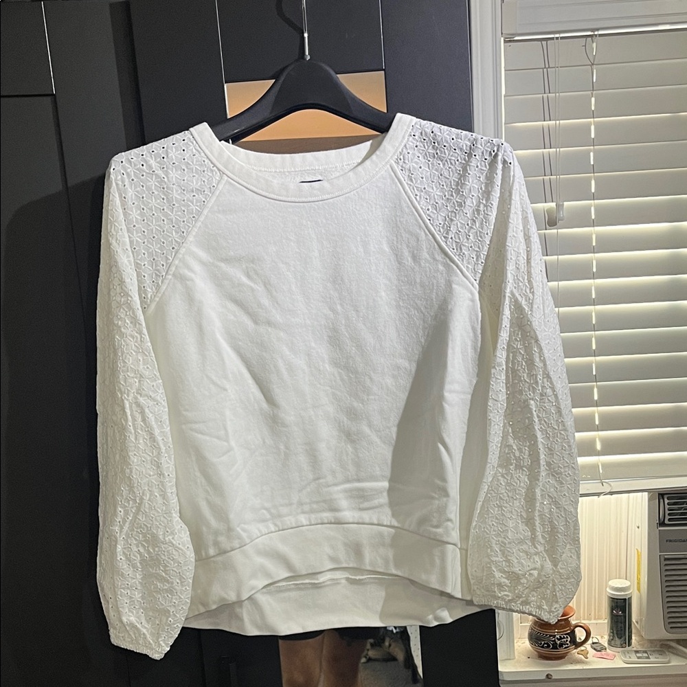 GAP White Lace Sleeve Sweatshirt
